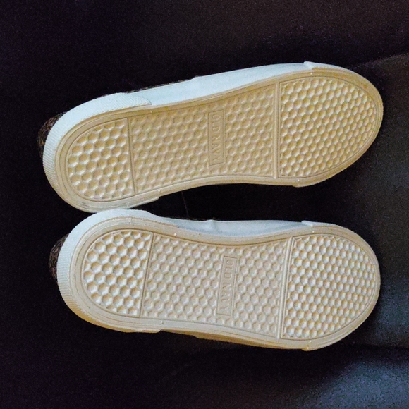 Old Navy leopard lace up sneakers - Picture 3 of 3